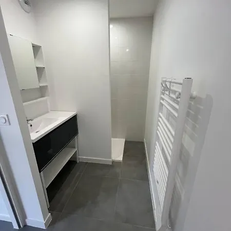 Neuf Avec Patio Apartment